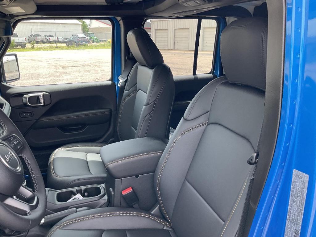 new 2025 Jeep Gladiator car, priced at $45,816