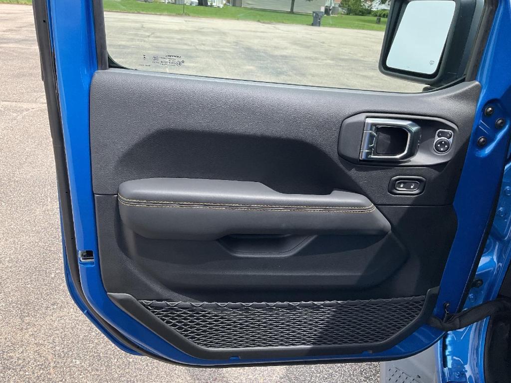 new 2025 Jeep Gladiator car, priced at $45,816