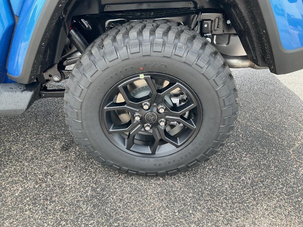 new 2025 Jeep Gladiator car, priced at $45,816