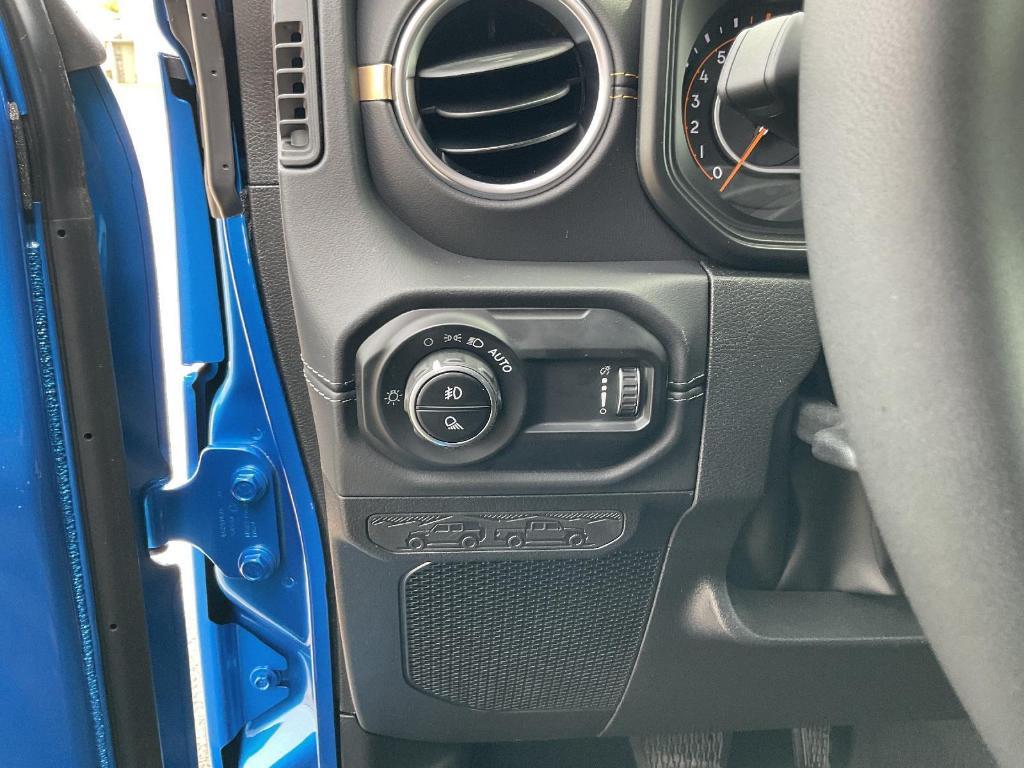 new 2025 Jeep Gladiator car, priced at $45,816