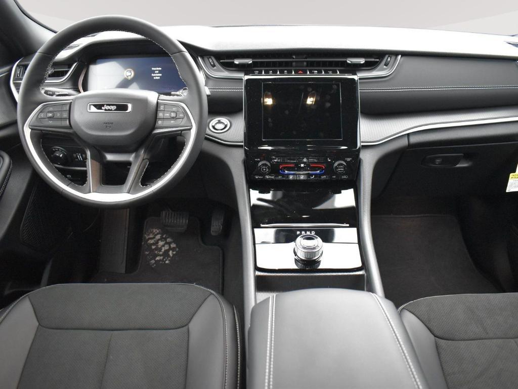 new 2025 Jeep Grand Cherokee L car, priced at $39,674