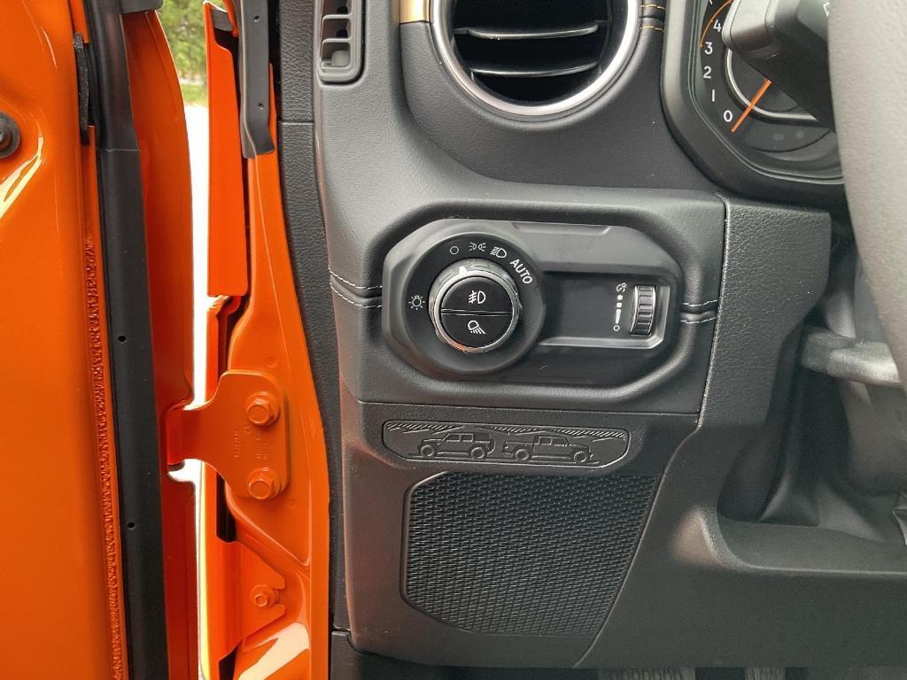new 2025 Jeep Gladiator car, priced at $46,073
