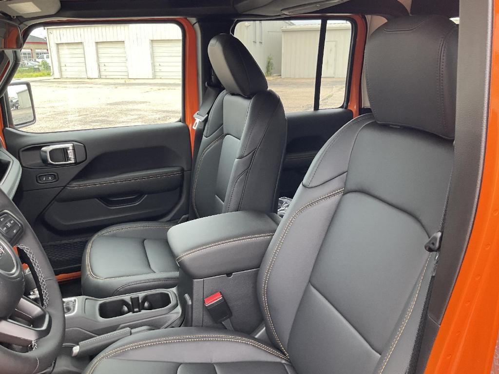 new 2025 Jeep Gladiator car, priced at $46,073