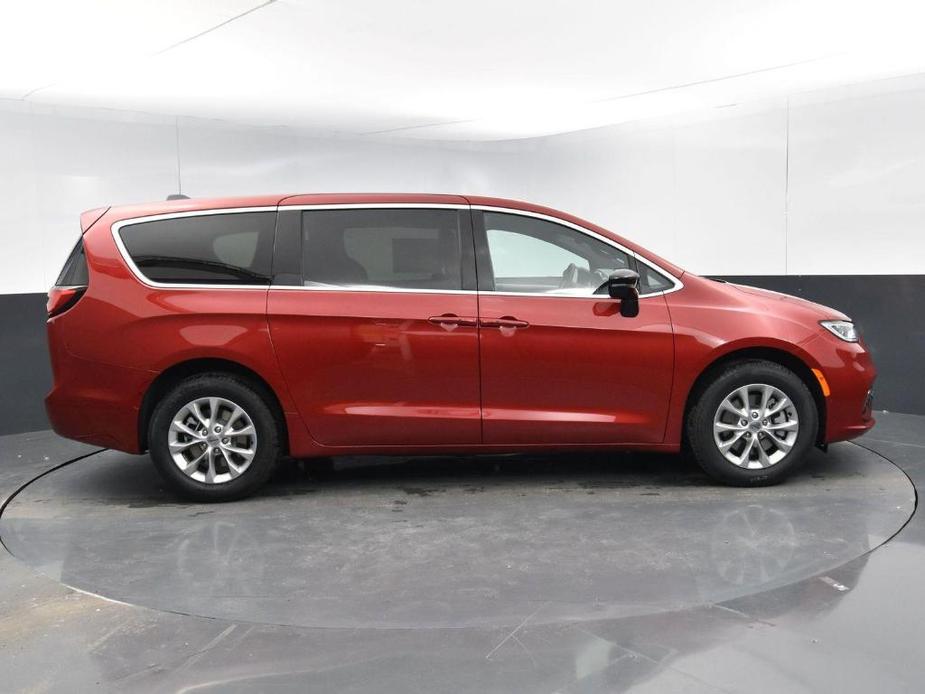 new 2025 Chrysler Pacifica car, priced at $44,915