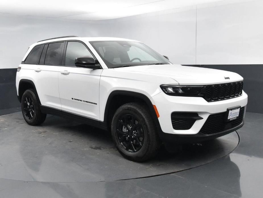 new 2024 Jeep Grand Cherokee car, priced at $41,435