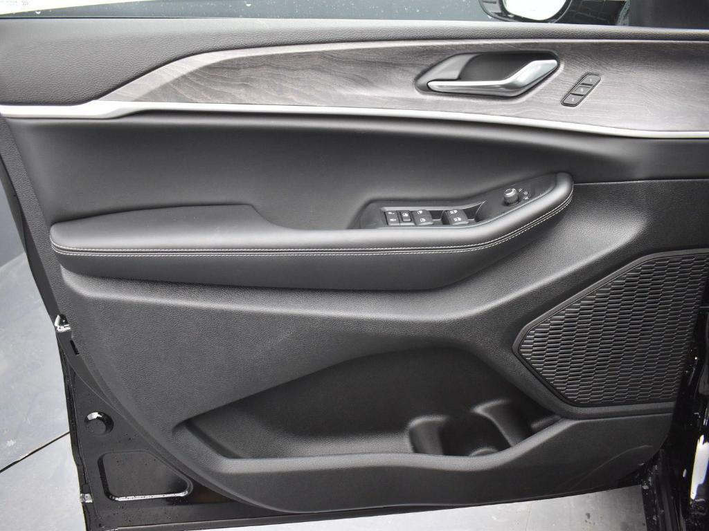 new 2025 Jeep Grand Cherokee L car, priced at $47,105