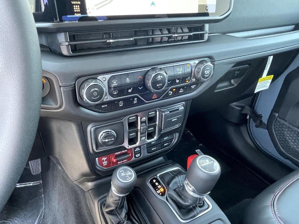 new 2025 Jeep Gladiator car, priced at $55,253