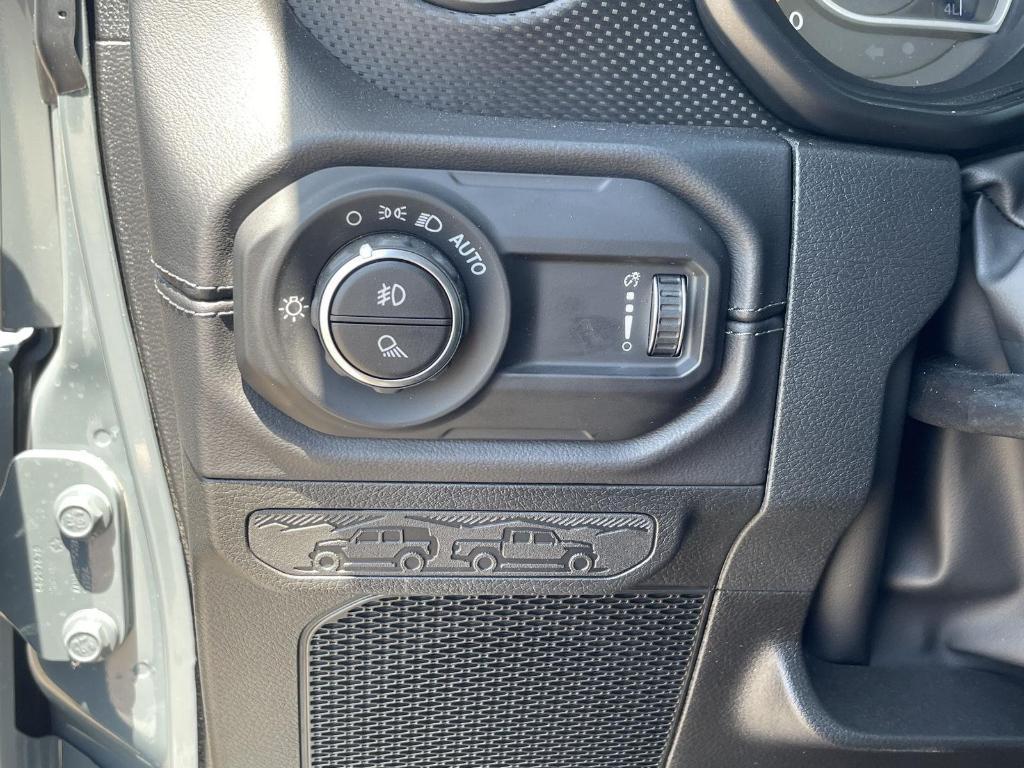 new 2025 Jeep Gladiator car, priced at $55,253