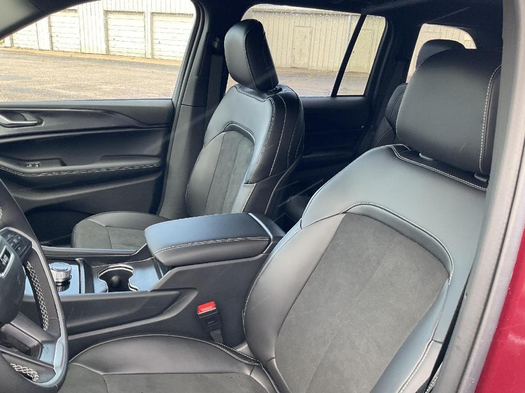 new 2025 Jeep Grand Cherokee car, priced at $41,853