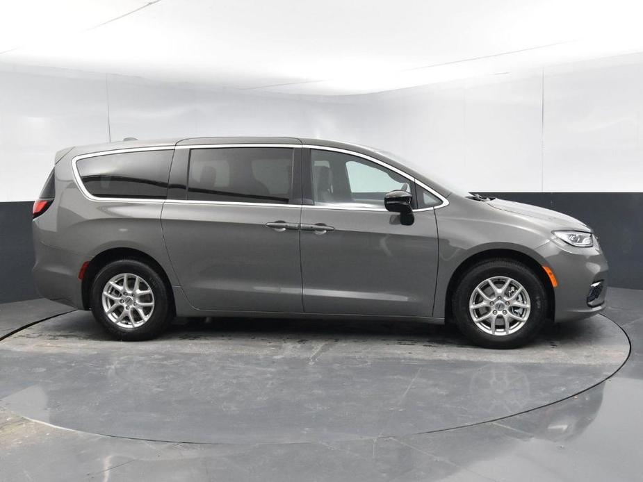 new 2025 Chrysler Pacifica car, priced at $40,640