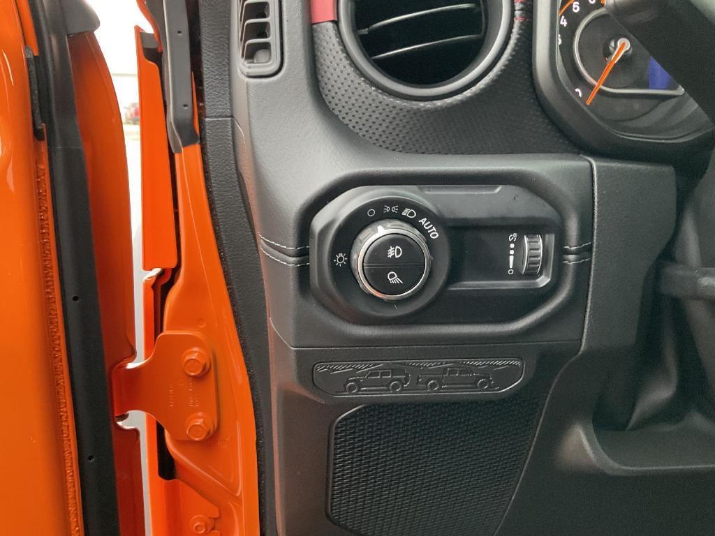 new 2025 Jeep Gladiator car, priced at $49,432