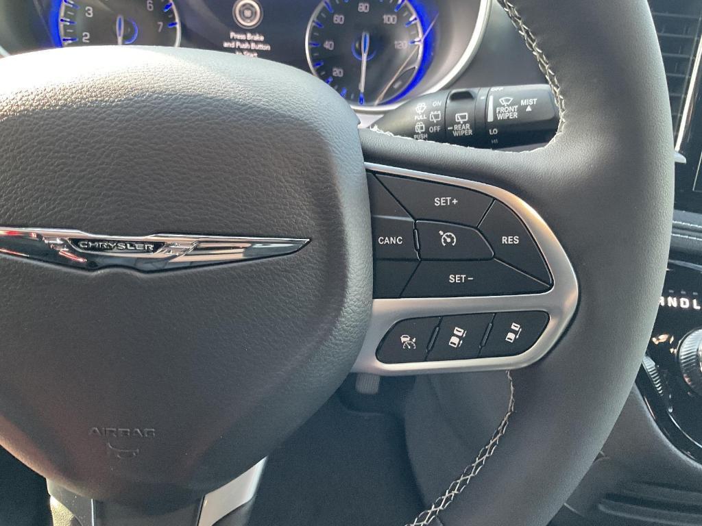 new 2025 Chrysler Pacifica car, priced at $42,612