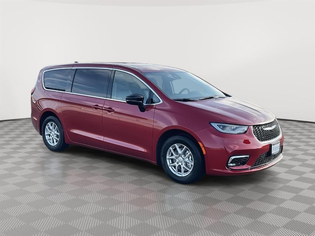 new 2025 Chrysler Pacifica car, priced at $42,612
