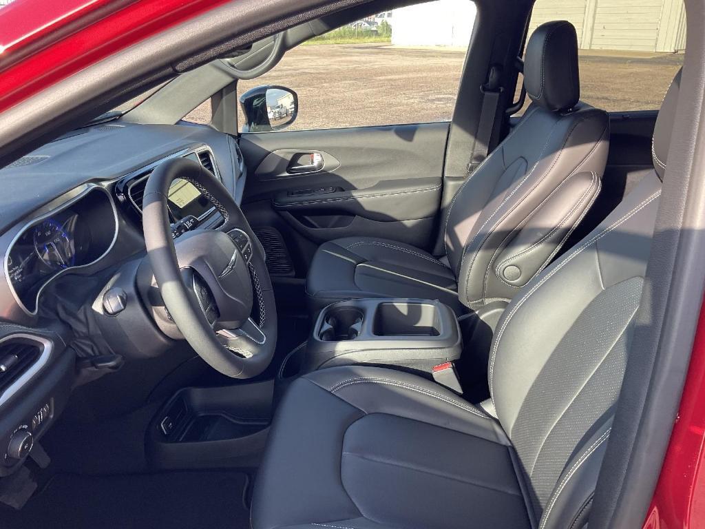 new 2025 Chrysler Pacifica car, priced at $42,612