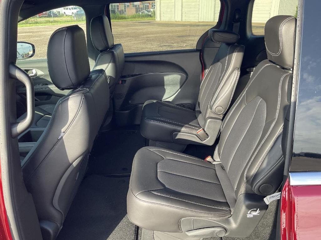new 2025 Chrysler Pacifica car, priced at $42,612