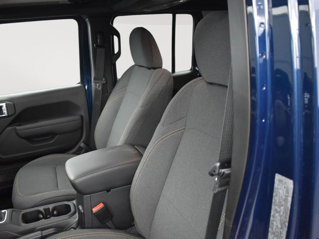 new 2025 Jeep Wrangler car, priced at $47,385