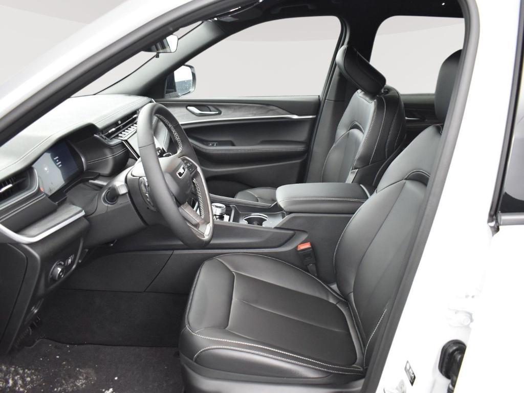 new 2025 Jeep Grand Cherokee car, priced at $42,235