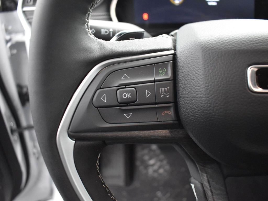 new 2025 Jeep Grand Cherokee car, priced at $42,235