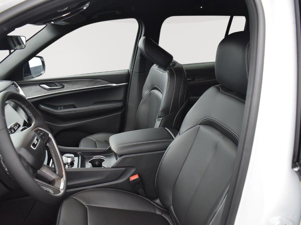 new 2025 Jeep Grand Cherokee car, priced at $42,235