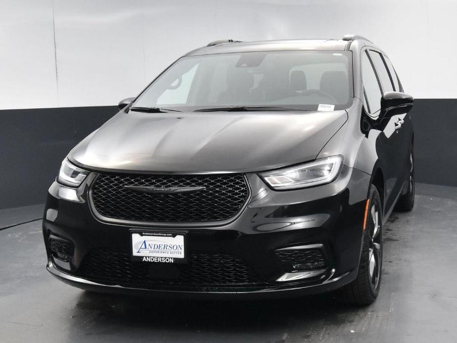 new 2025 Chrysler Pacifica car, priced at $51,540