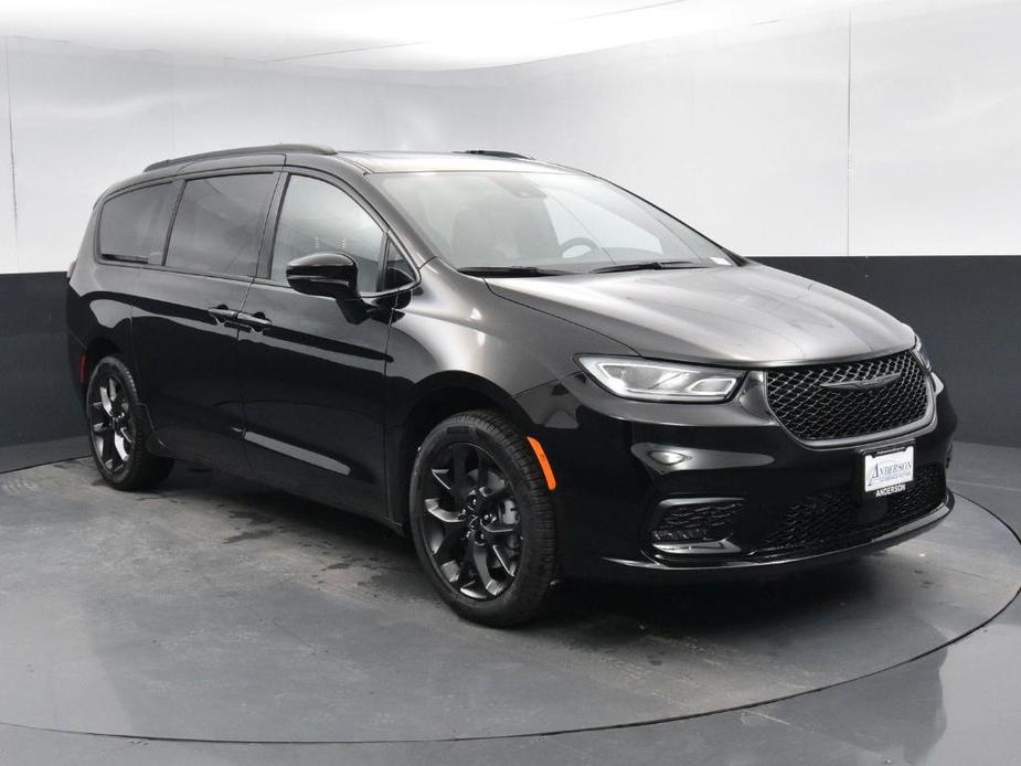 new 2025 Chrysler Pacifica car, priced at $51,540