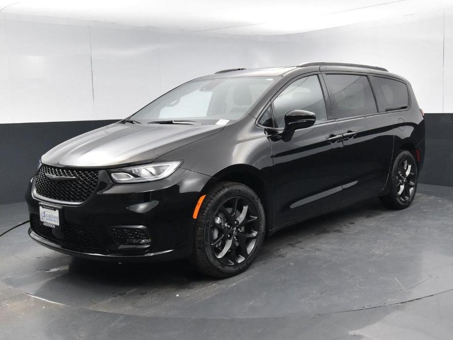 new 2025 Chrysler Pacifica car, priced at $51,540