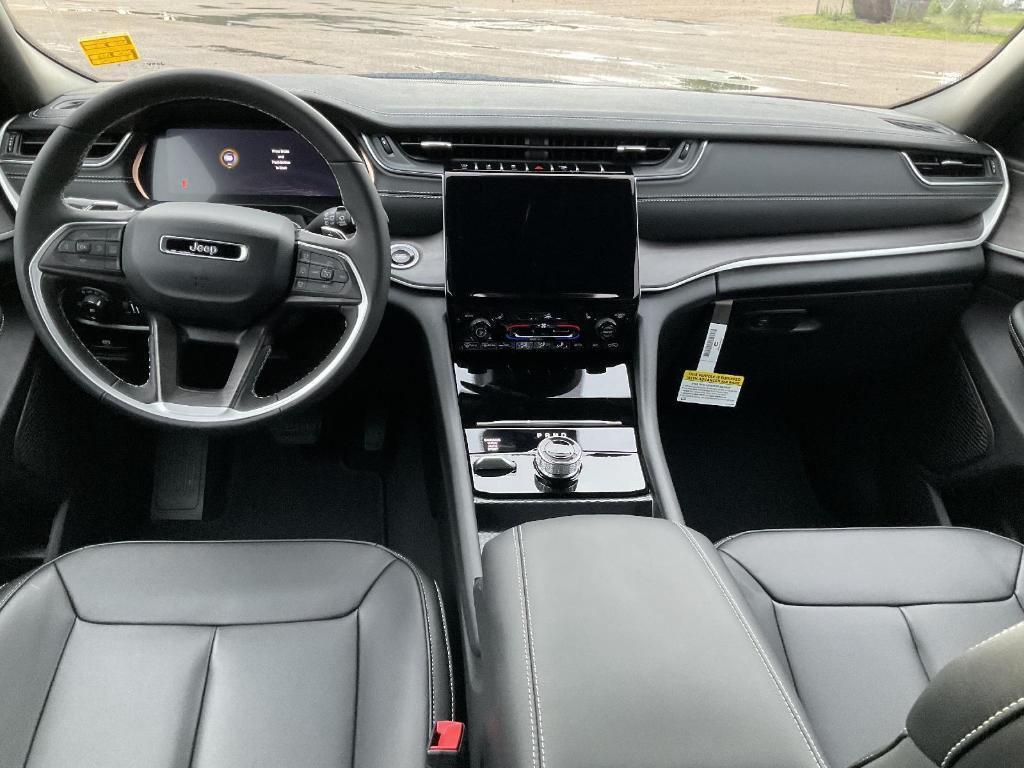 new 2025 Jeep Grand Cherokee car, priced at $47,925