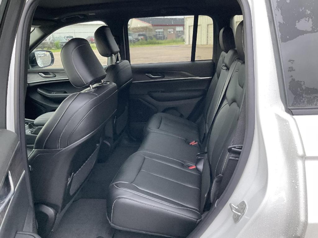new 2025 Jeep Grand Cherokee car, priced at $47,925