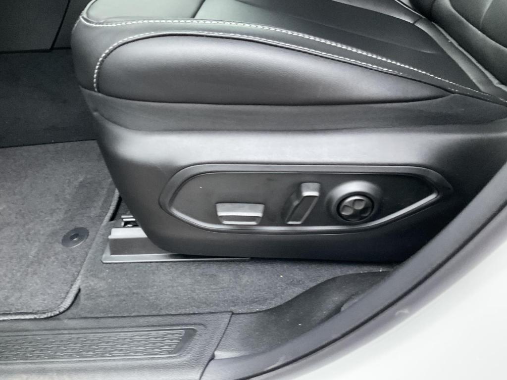 new 2025 Jeep Grand Cherokee car, priced at $47,925