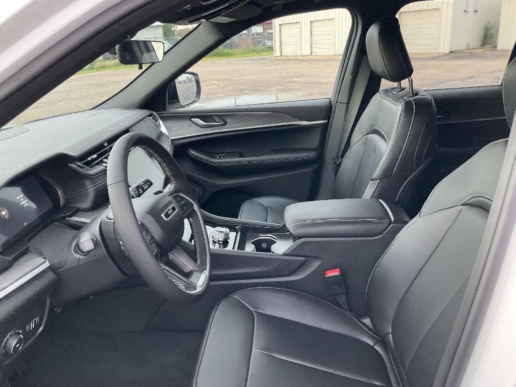 new 2025 Jeep Grand Cherokee car, priced at $47,925