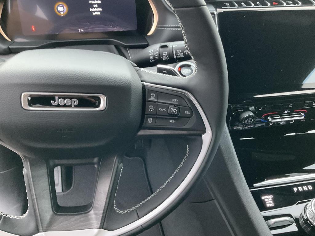 new 2025 Jeep Grand Cherokee car, priced at $47,925