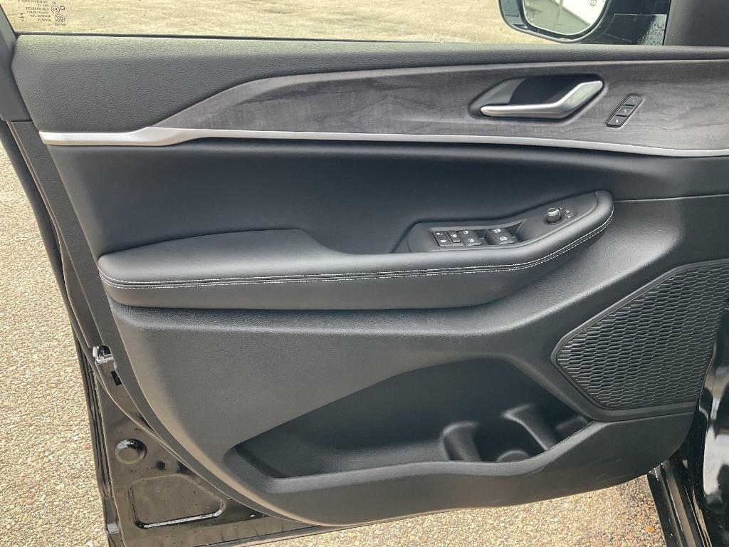 new 2025 Jeep Grand Cherokee car, priced at $46,285