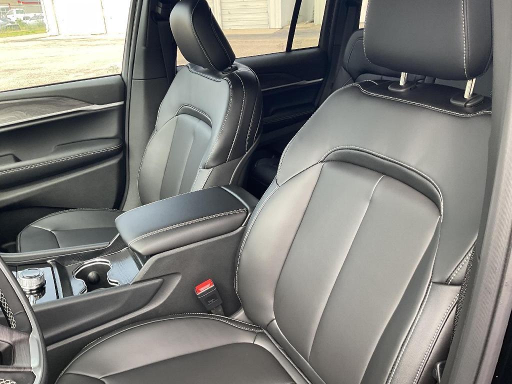new 2025 Jeep Grand Cherokee car, priced at $46,285