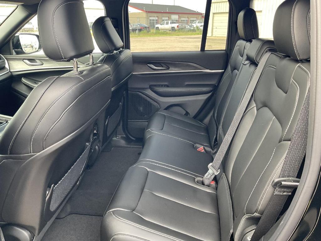 new 2025 Jeep Grand Cherokee car, priced at $46,285