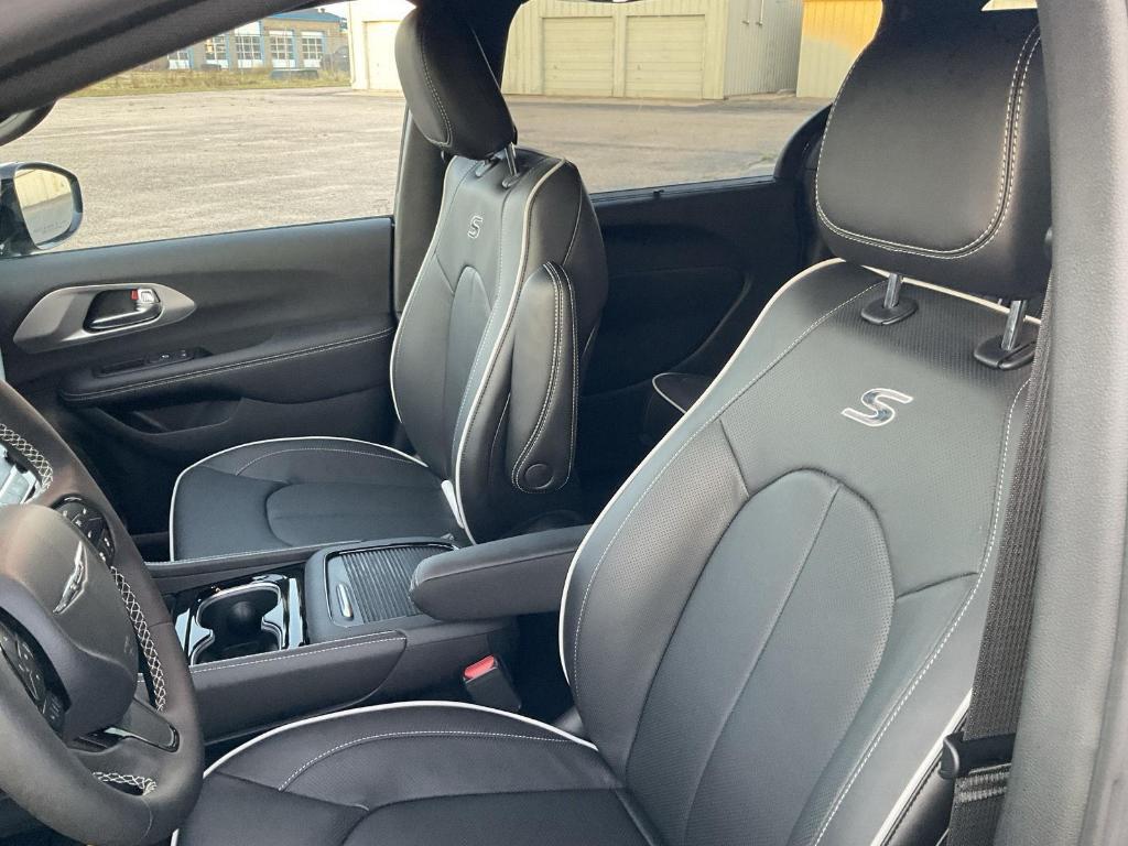 new 2026 Chrysler Pacifica car, priced at $51,666