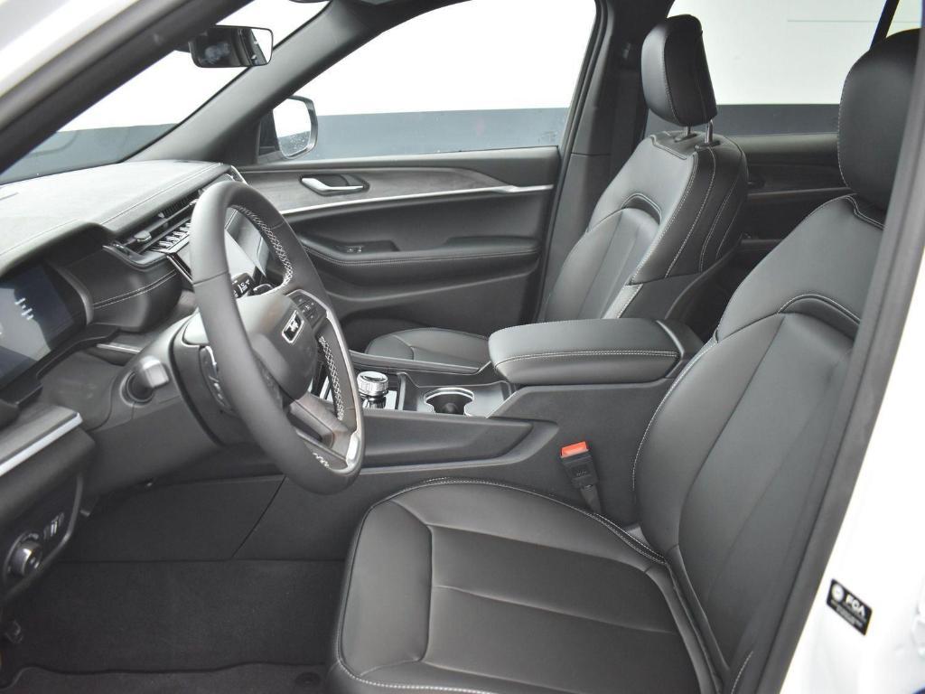 new 2025 Jeep Grand Cherokee car, priced at $44,734
