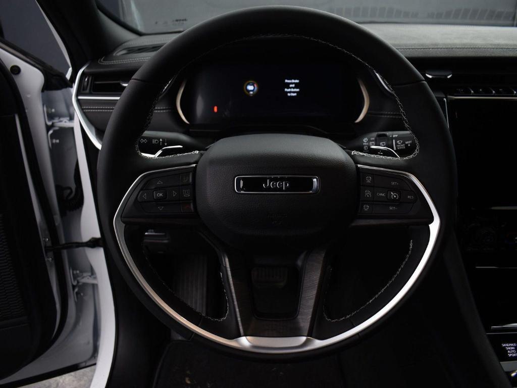 new 2025 Jeep Grand Cherokee car, priced at $44,734