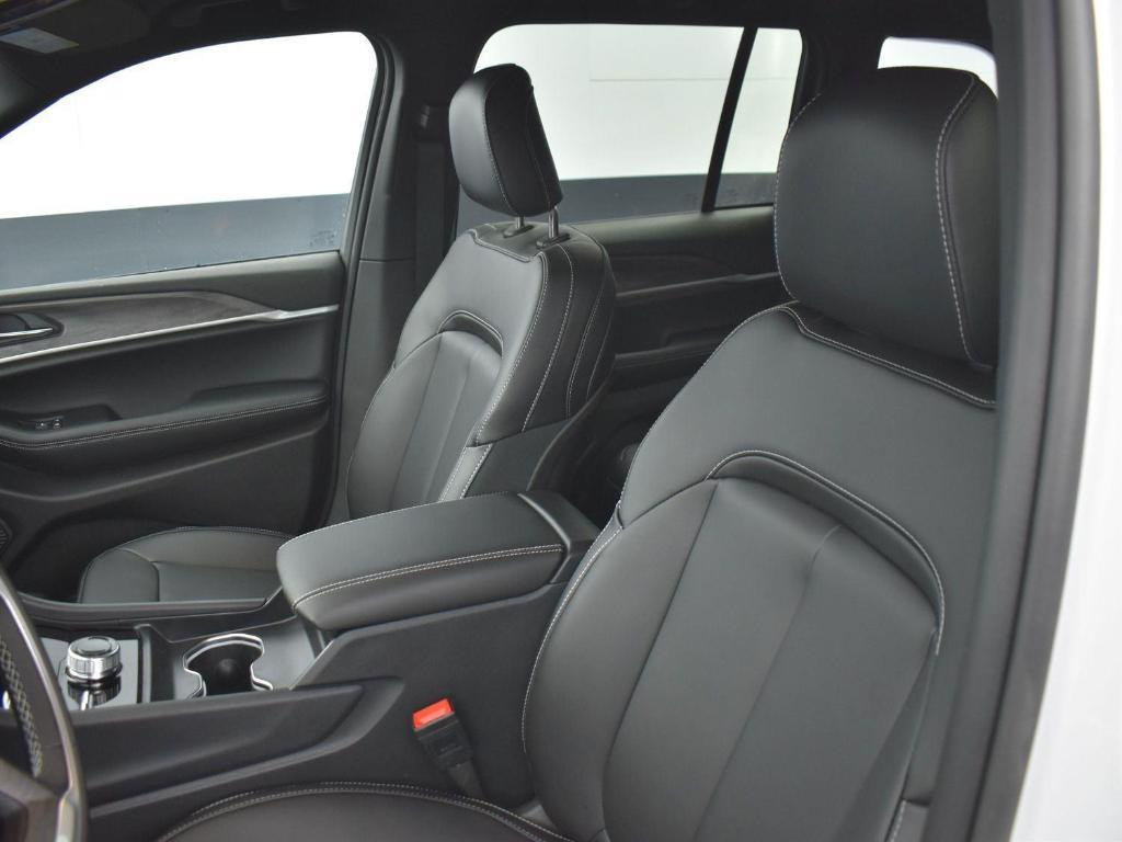 new 2025 Jeep Grand Cherokee car, priced at $44,734