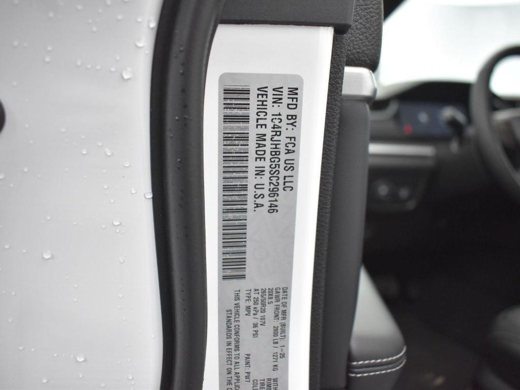 new 2025 Jeep Grand Cherokee car, priced at $44,734