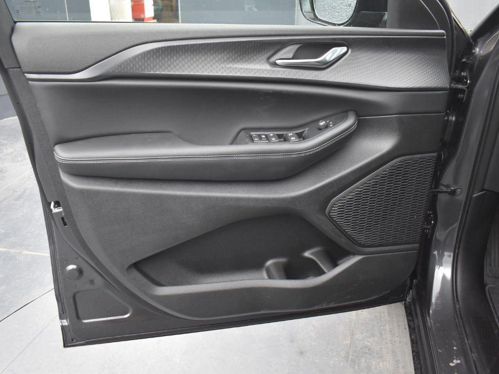 new 2025 Jeep Grand Cherokee L car, priced at $41,174