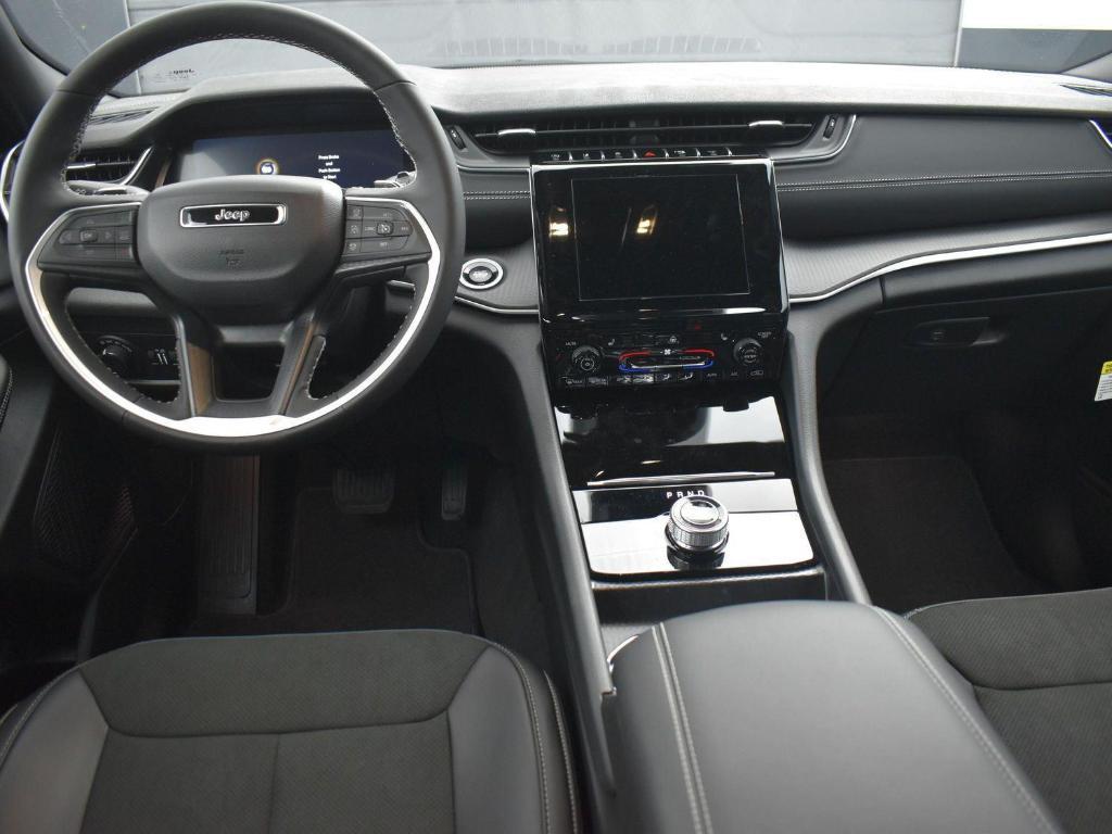 new 2025 Jeep Grand Cherokee L car, priced at $41,174