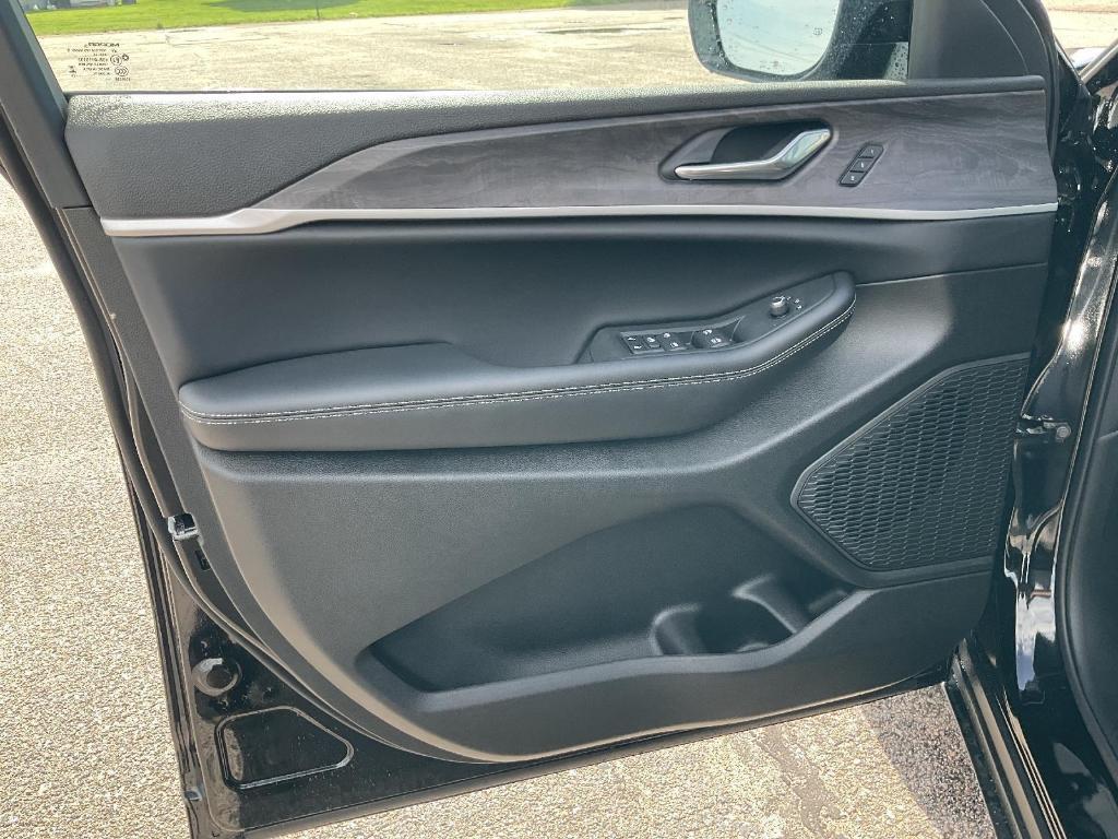 new 2025 Jeep Grand Cherokee L car, priced at $45,816