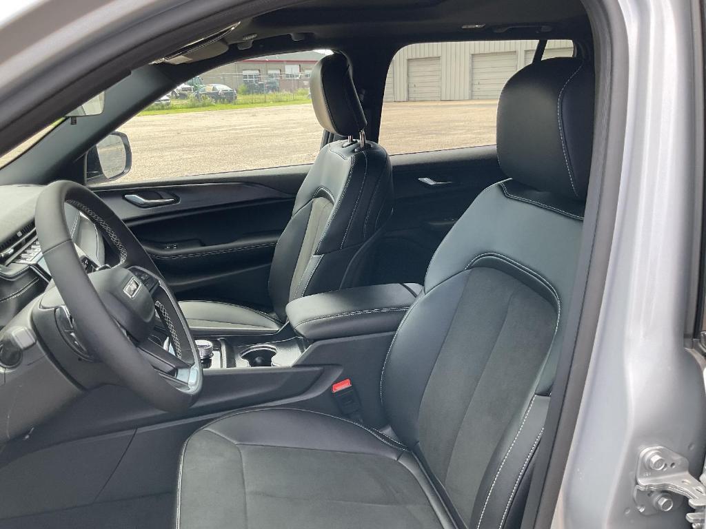 new 2025 Jeep Grand Cherokee car, priced at $41,853