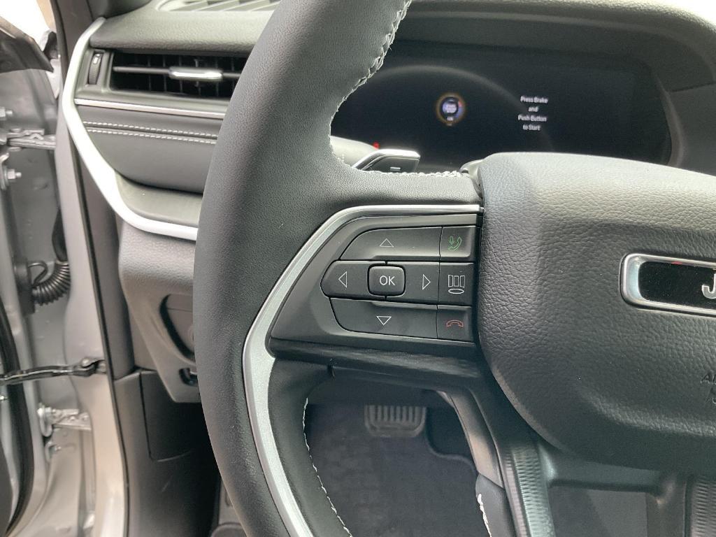 new 2025 Jeep Grand Cherokee car, priced at $41,853