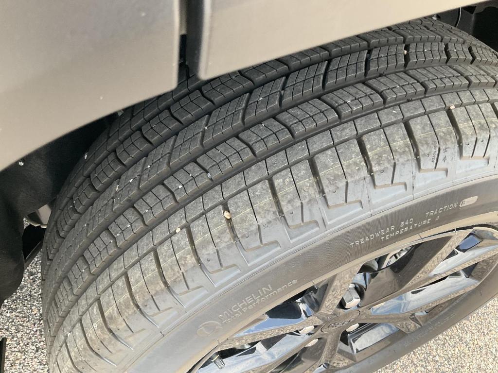 new 2025 Jeep Grand Cherokee car, priced at $41,853