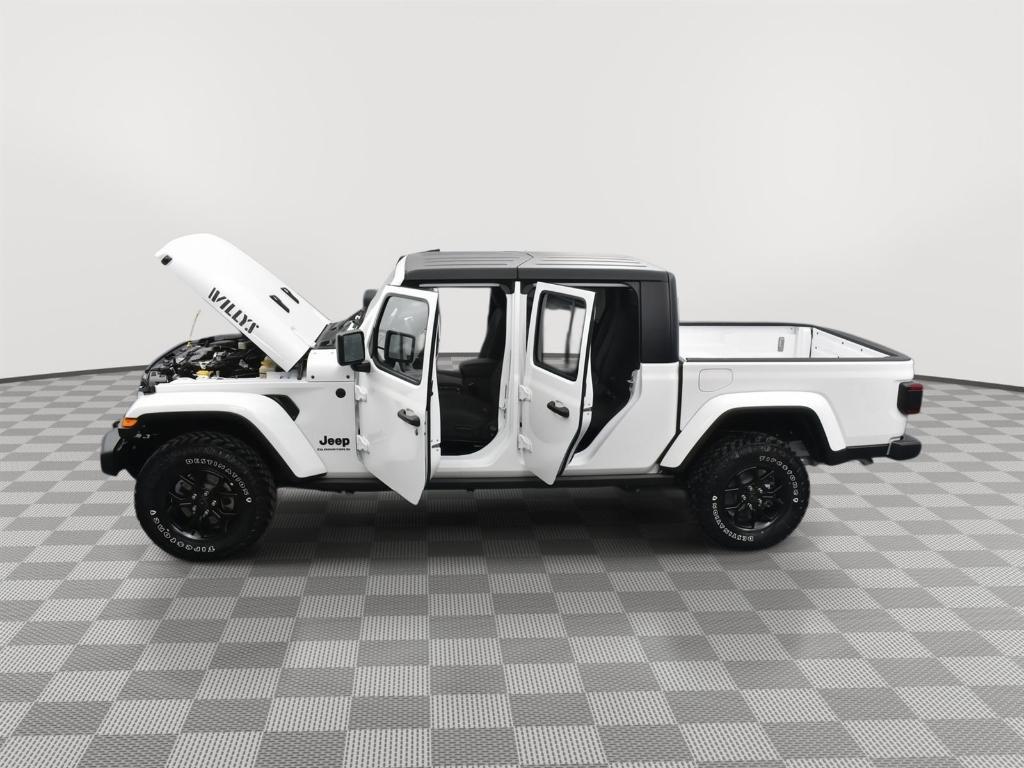 new 2025 Jeep Gladiator car, priced at $46,436