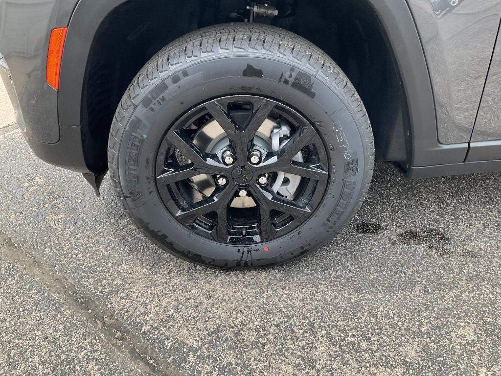 new 2025 Jeep Grand Cherokee car, priced at $42,002