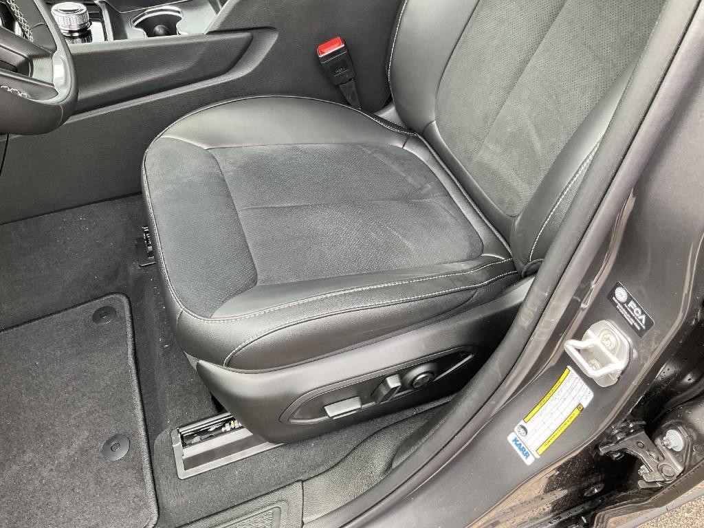 new 2025 Jeep Grand Cherokee car, priced at $42,002