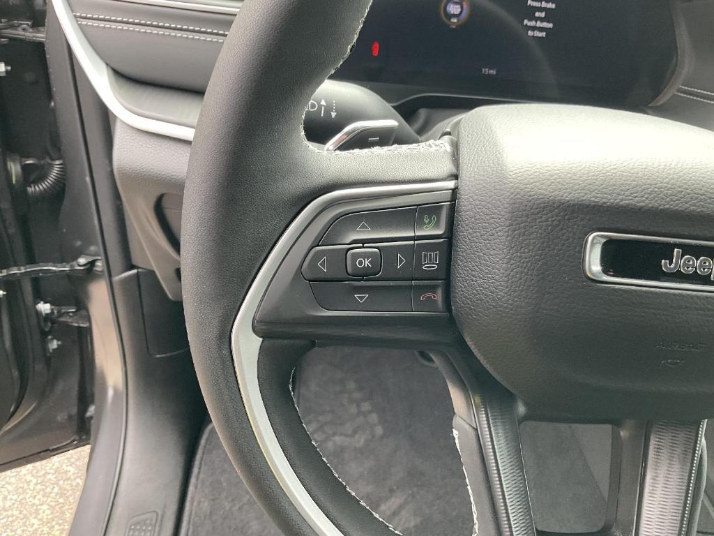 new 2025 Jeep Grand Cherokee car, priced at $42,002