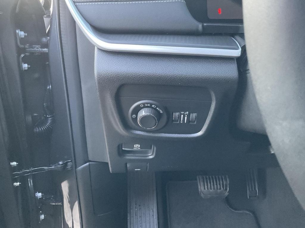 new 2025 Jeep Grand Cherokee L car, priced at $43,373